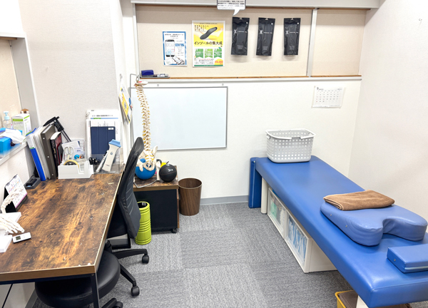 むげん整骨院・鍼灸院　四条烏丸(個室にてお悩みのヒアリングや、お身体の状態をチェックします。)