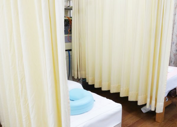 杉原接骨院　中村日赤院【鍼灸】(ベットごとにカーテンで仕切ることができます。)
