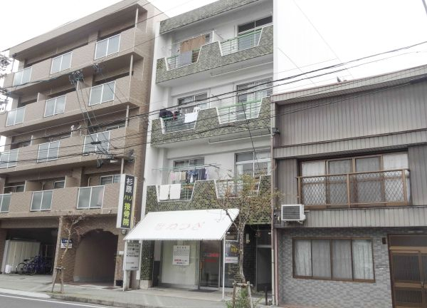 杉原接骨院　中村日赤院【鍼灸】(当院がある建物の外観です。)