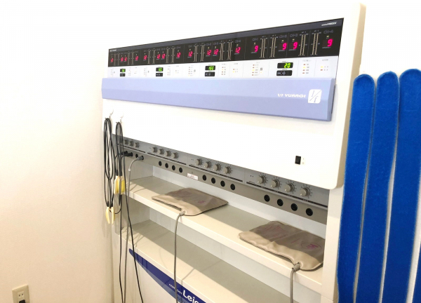 施術で使用する電気機器です。