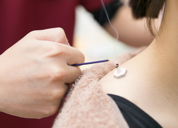 ワイズ整骨院／ワイズ鍼灸マッサージ院(ほどよい熱さで深部まで温めます。)