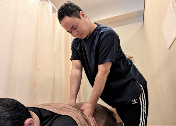 ワイズ整骨院／ワイズ鍼灸マッサージ院(正しい姿勢へ戻します。)