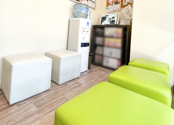 ワイズ整骨院／ワイズ鍼灸マッサージ院(待合室です)