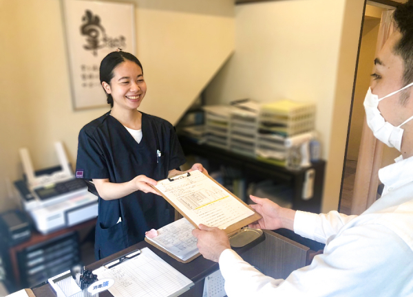 ワイズ整骨院／ワイズ鍼灸マッサージ院(受付でカウンセリングシートをご記入いただきます)