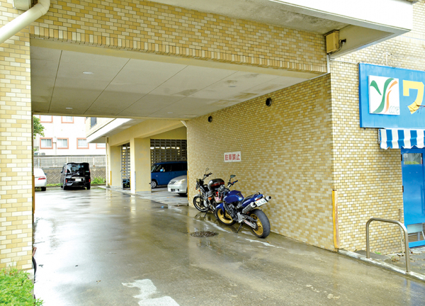 ワイズ那覇整骨院／ワイズ那覇鍼灸院(店舗に向かい左から駐車場にお入りください。)