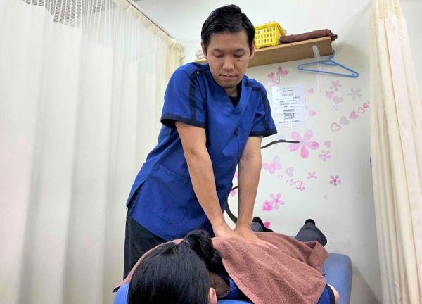 ワイズ那覇整骨院／ワイズ那覇鍼灸院(筋肉をほぐして血行促進します。)