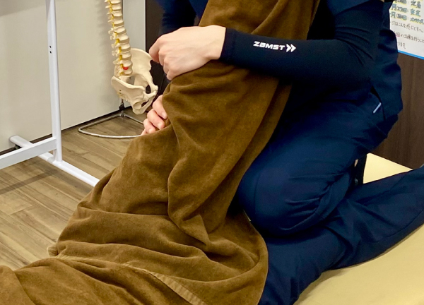 六実駅前整骨院(骨盤の歪みを調整し、もとの位置へ戻していきます。産後の骨盤調整も対応しております。)