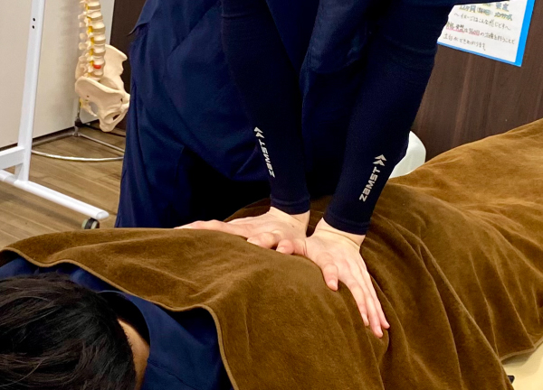 六実駅前整骨院(硬くなった筋肉をほぐしていきます。)
