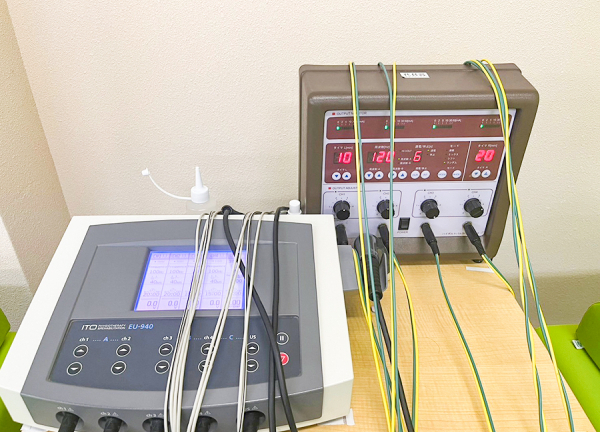 甲斐整骨院　薬院【鍼灸】(施術機器です。)