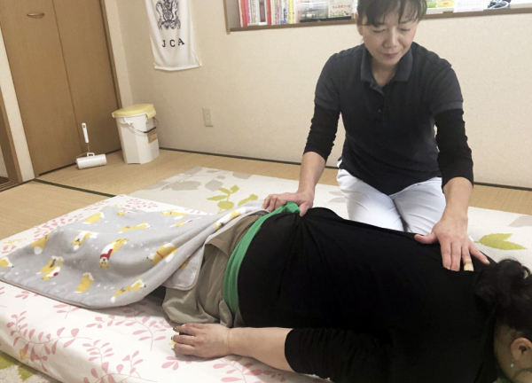 ままどれみ(チューブを腰に巻いて調整します。)