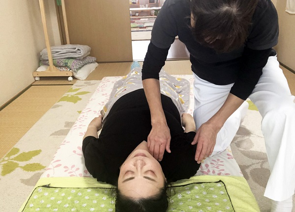 ままどれみ(首や肩のコリをほぐします。)