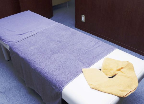 Ｔｒｕｓｔｅｄ整体サロンＴａｋｕｍｉ(リラックスしていただけるよう、施術ベッドは清潔感にこだわっています)