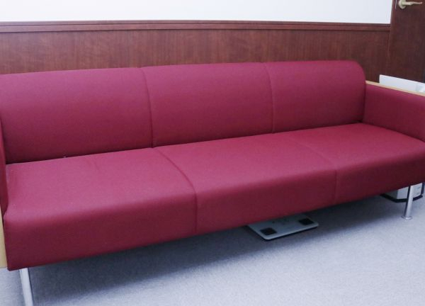 Ｔｒｕｓｔｅｄ整体サロンＴａｋｕｍｉ(ゆったりと座れる広めのソファーが置かれた待合スペース☆)