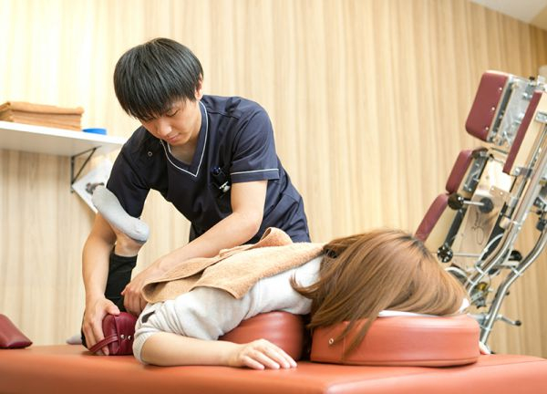 だいふく整骨院姫原院(骨盤矯正の施術です。)