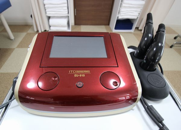 ハイボルテージで身体の痛みをやわらげます。