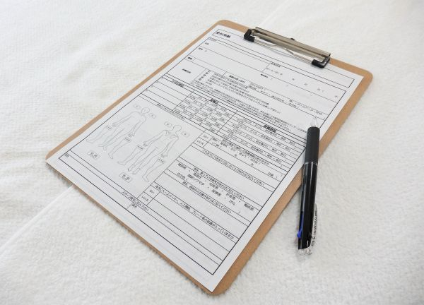 はじめてのご来店時にはカウンセリングシートにご記入ください。