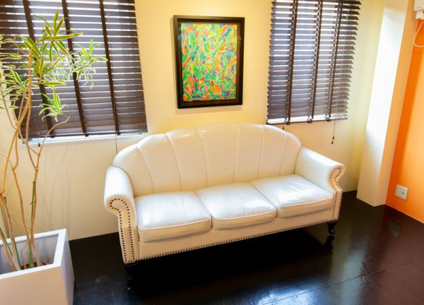 マリントリートメント鍼灸・整骨院【マッサージ】(待合スペース)