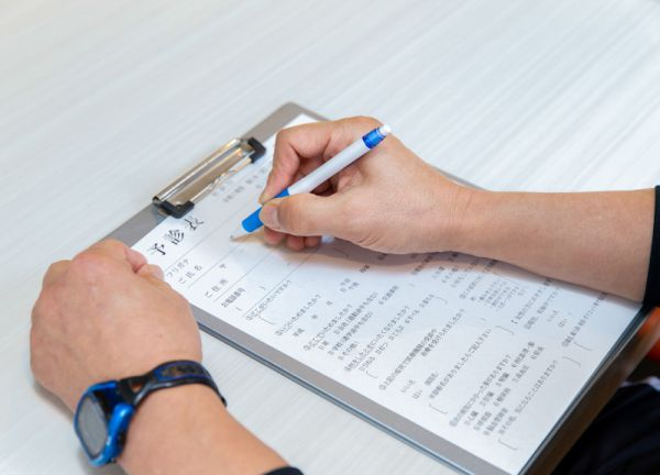 マリントリートメント鍼灸・整骨院【マッサージ】(シートをもとにお悩みを伺います。)