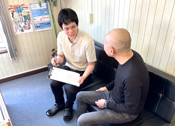 カムイ鍼灸整骨院(シートをもとにお悩みを伺います。)