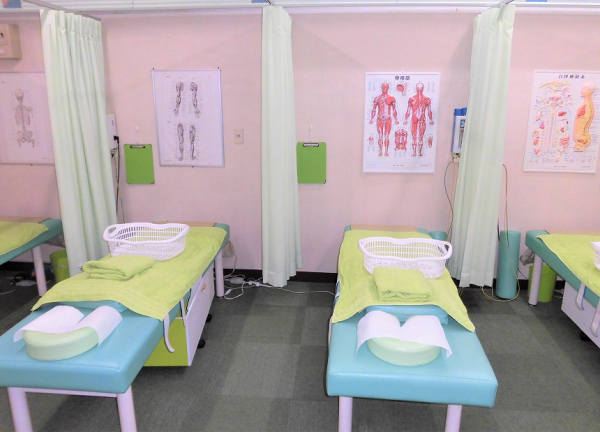 ハッピーライフ治療院【鍼灸】(ベッドはカーテンで仕切ることができます。)