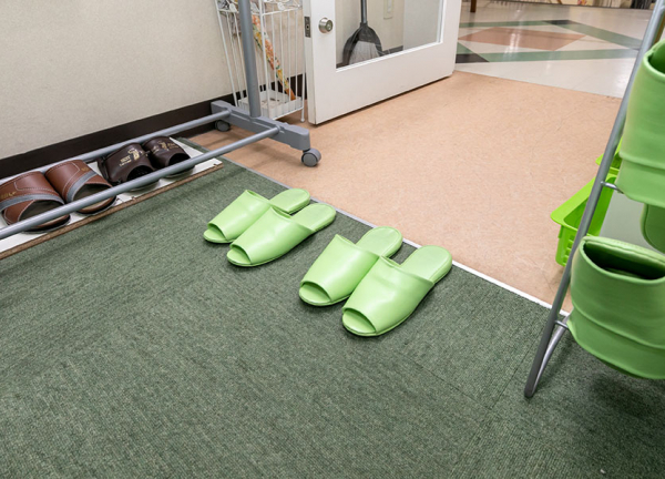 ハッピーライフ治療院【鍼灸】(入り口でスリッパに履き替えていただきます)