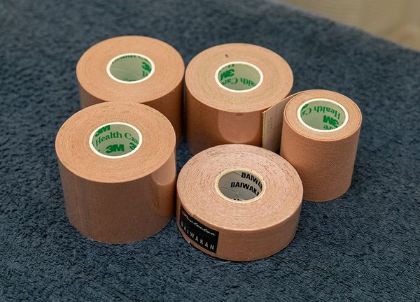 鍼灸整骨まこまない(施術用のテープです。)