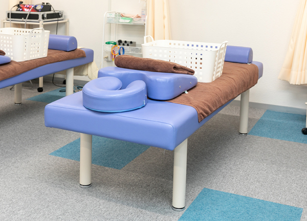 苫小牧駅はりきゅう整骨院(施術ベッド)