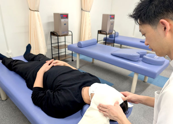 苫小牧駅はりきゅう整骨院(ヘッドマッサージで頭や首周りの筋肉をほぐします。)
