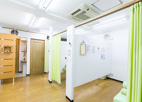 気楽鍼灸整骨院　生野区小路院(施術室全体の様子です)