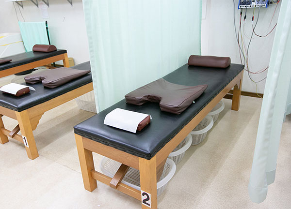 泉尾松浦鍼灸整骨院(カーテンで仕切ることで個室にもなります)