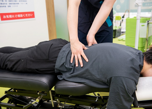 泉尾松浦鍼灸整骨院(骨盤や背骨のゆがみを調整します。)