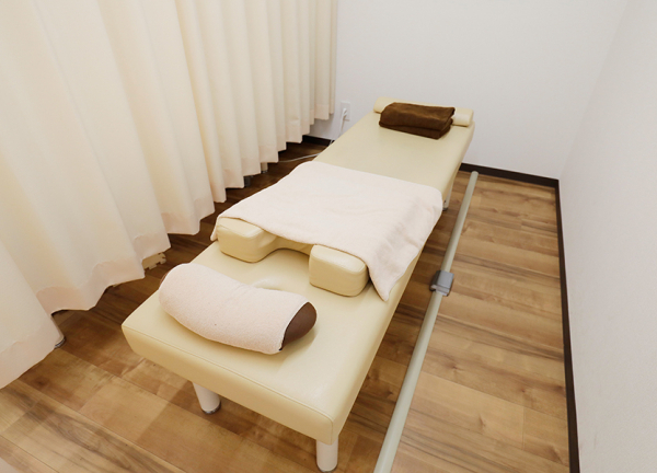 八王子北口整骨院【鍼灸】(ベッドはカーテンで仕切ります。)