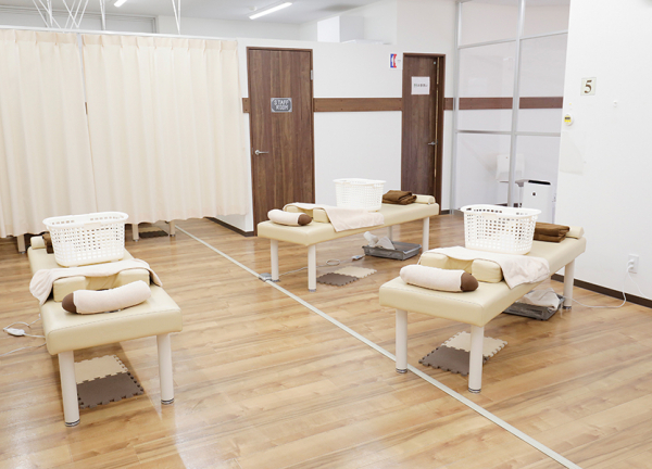 八王子北口整骨院【鍼灸】(ベッド間もゆとりがございます。)