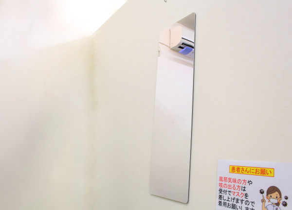 うらわ整体院(ベッド横に姿見があるので身だしなみチェックできます◎)