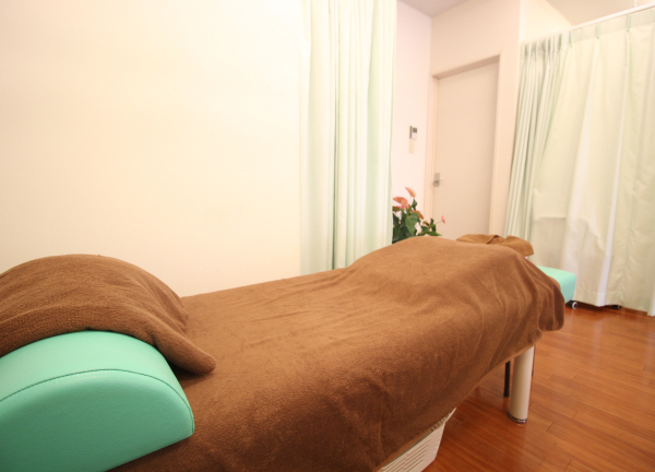 木賀鍼灸整骨院(落ち着きあるベッドでゆっくりお過ごしください♪)