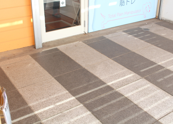 木賀鍼灸整骨院(バリアフリーなので誰でも入りやすい入口です★)