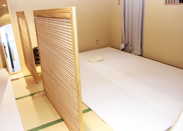 腰ひざ専門よしかわ整体院(施術室の様子です。)