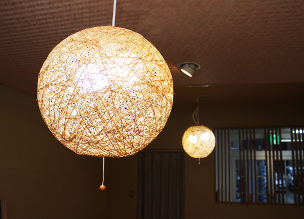 腰ひざ専門よしかわ整体院(店舗の照明です。)