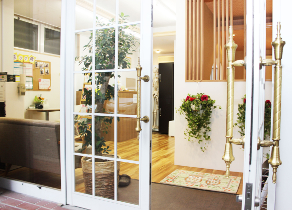 腰ひざ専門よしかわ整体院(こちらからお入りください。)