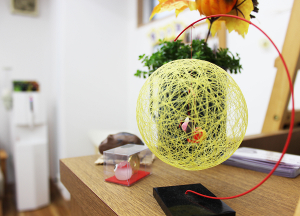 腰ひざ専門よしかわ整体院(受付に置いているインテリアです。)