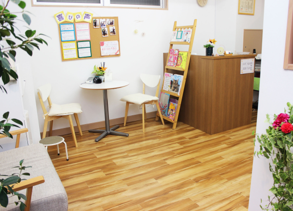 腰ひざ専門よしかわ整体院(入口からの店舗内の様子です。)