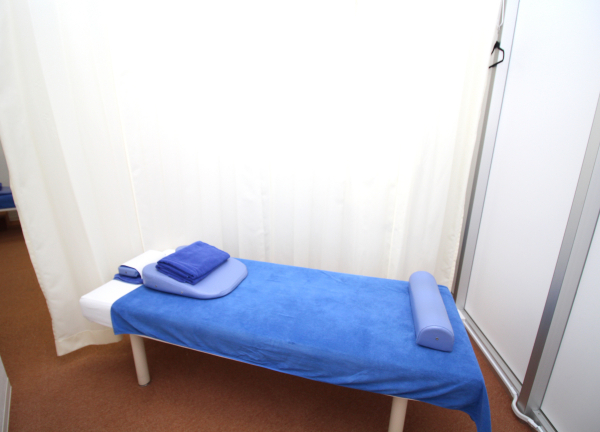 Ｆ．Ｃ．Ｃ．よみうりランド鍼灸整骨院（アメリア稲城様2階）(カーテンで仕切れるので周りを気にせず施術★)