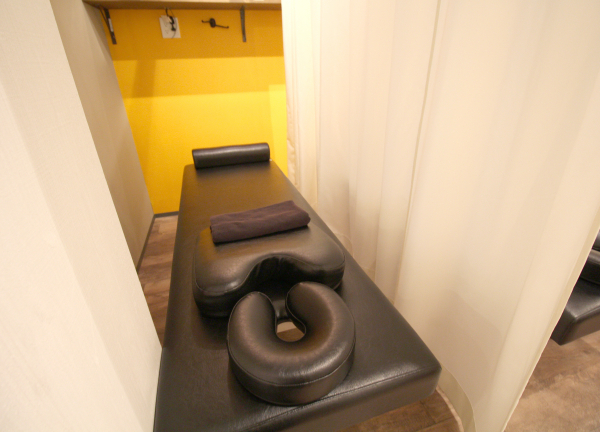 中野通り整骨院(カーテンで仕切れるので周りの目を気にせず施術♪)