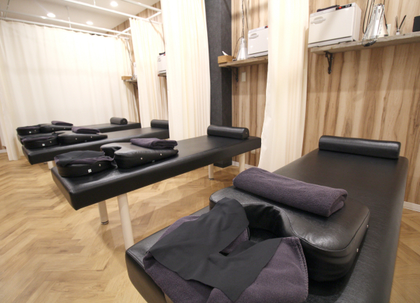 豪徳寺の鍼灸整骨院(広々とした施術室です◎)