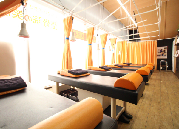 保谷本町整骨院(あたたかな陽が差し込む施術室です◎)
