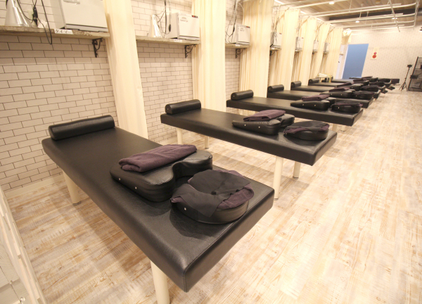 読売ランド前駅のはり灸整骨院(広々とした施術室です◎)