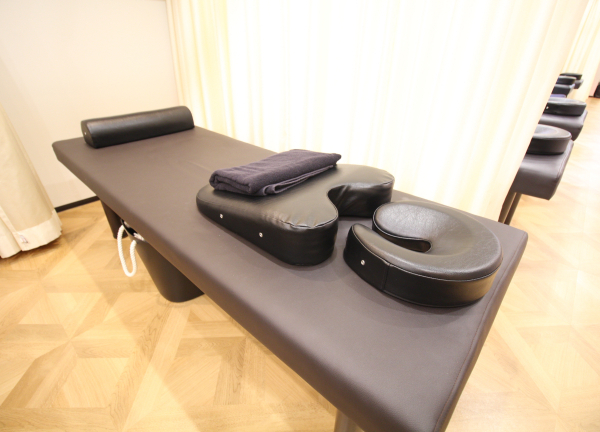 さぎのみやの接骨院・はり灸院(カーテンで仕切れるので周りの目を気にせず施術◎)