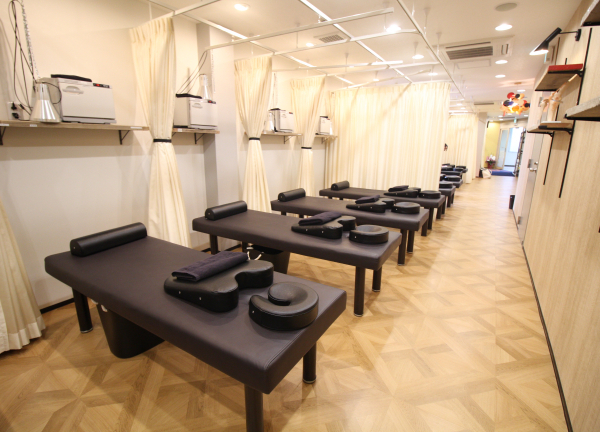 さぎのみやの接骨院・はり灸院(広々とした施術室です！)