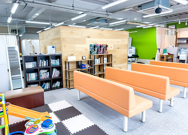 とくやま整骨院(待合室はこちらです。ゆっくりお寛ぎください。)