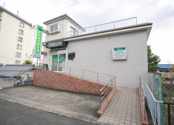 武田鍼灸整骨院(入口はスロープの付いたバリアフリー設計◎)